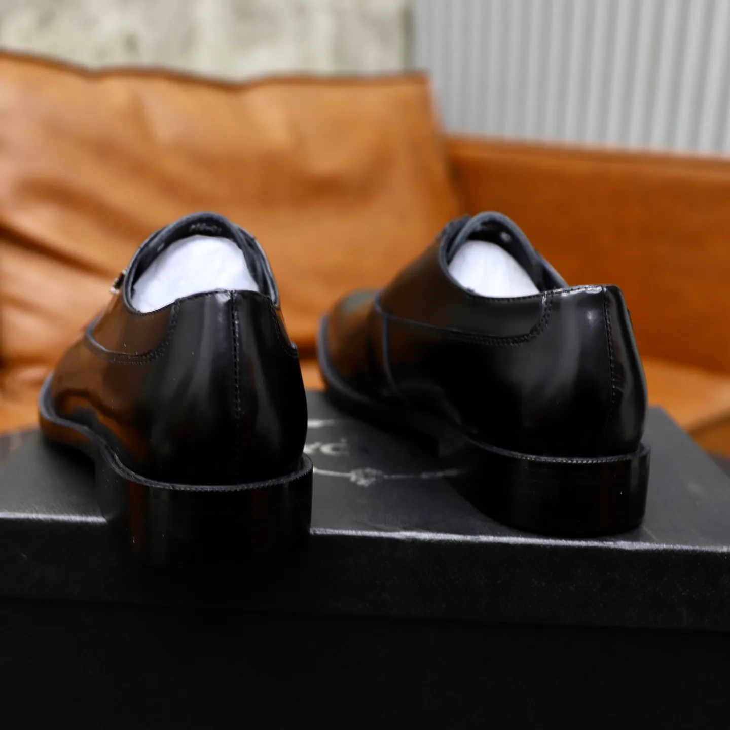 Ex-factory price: 540💰🙅‍♂️🙅‍♂️🙅‍♂️ Brand: PRADA Standard code: Men's code 38-44 (45 can be customized) Grade: Same style as the official website Original order quality Material: Original cowhide surface Comfortable cowhide lining Original outsole Style category: Men's fashionable casual leather shoes Distinguished big-name luxury elements Top luxury Color: actual picture color